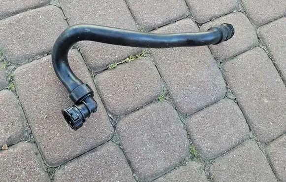 Opel Combo E Engine coolant pipe/hose 9673473780