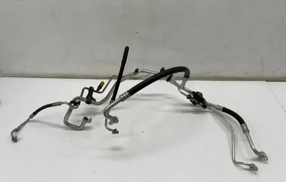 Opel Vivaro Air conditioning (A/C) pipe/hose 9830471280
