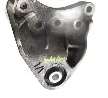 Ford S-MAX Engine mounting bracket