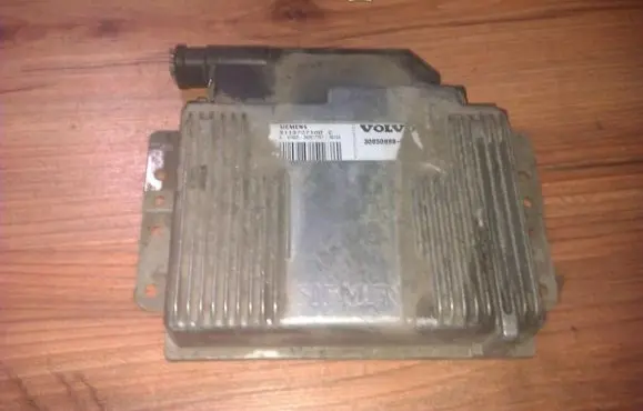 Volvo S40, V40 Engine control unit/module S113727100C 30850998-01