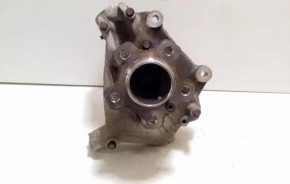 Front wheel hub