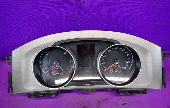 Volkswagen Golf VII Speedometer (instrument cluster) 