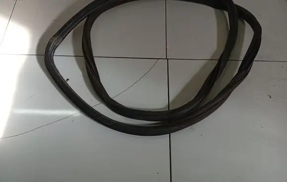 Opel Zafira B Rubber seal front coupe door 