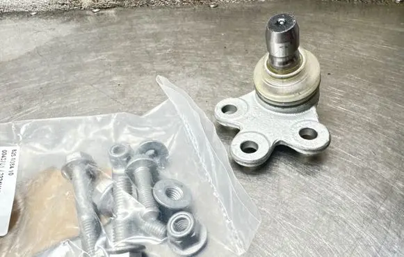 Opel Mokka Front ball joint 825038410 1487058971 E001519258
