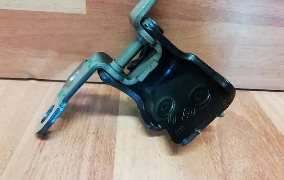 Renault Zoe Rear door upper hinge 824002857R