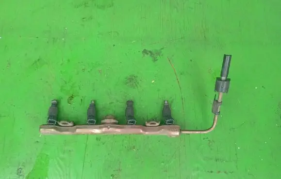 Toyota Corolla Verso E121 Fuel main line pipe