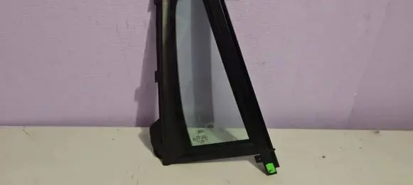 Ford Mondeo Mk III Rear vent window glass 1S71N262A37AP 43R001057 1417670
