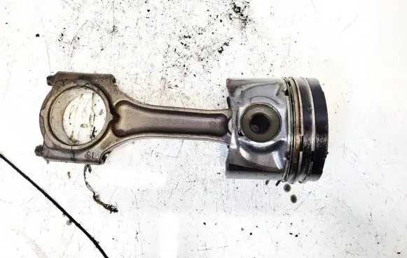 Opel Astra G Piston with connecting rod