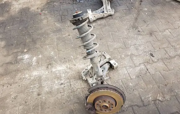 Skoda Octavia Mk2 (1Z) Front wheel hub spindle knuckle 