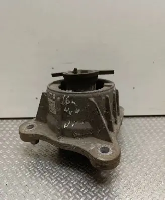 Mercedes-Benz Vito Viano W447 Engine mount bracket A4472410013 ZGS005