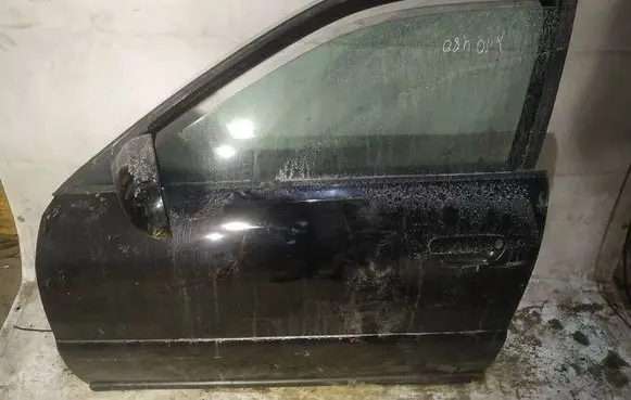 Audi A4 S4 B5 8D Front door juodos