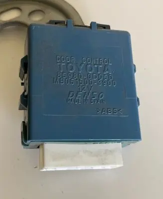 Toyota Yaris Door control unit/module 859800D050 MB0515003900