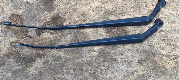 Toyota Avensis T250 Front wiper blade arm 3G6598 2G6597