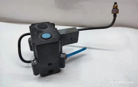 BMW X5 E70 Air suspension valve block 