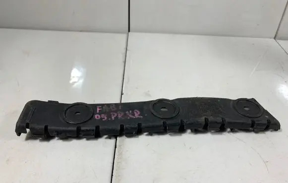 Skoda Fabia Mk2 (5J) Front bumper mounting bracket 6Y0807183C