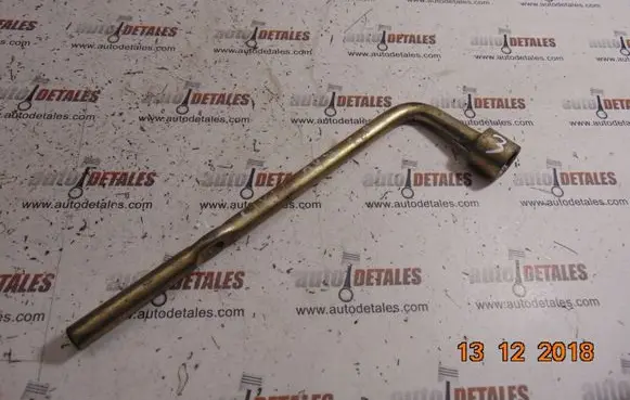 Honda Civic Wheel nut wrench 