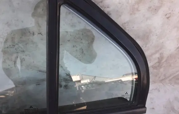 Mitsubishi Carisma Rear vent window glass 