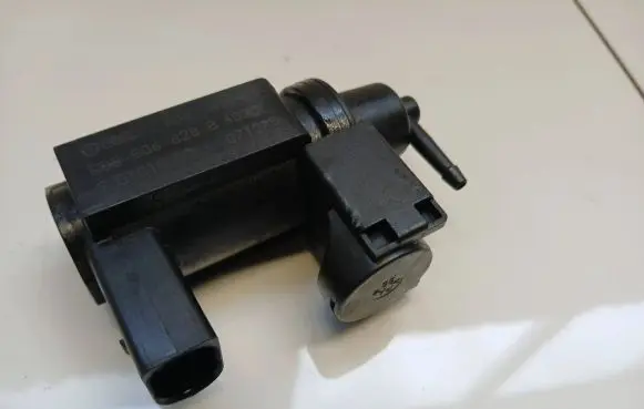 Volkswagen Touareg I Turbo solenoid valve 059906628B 70101900 02725