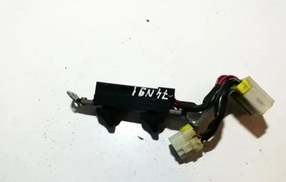 Nissan Primera Electric window control switch 2540182n00 ts42011