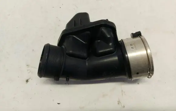 Volvo XC60 Air intake duct part 31422061