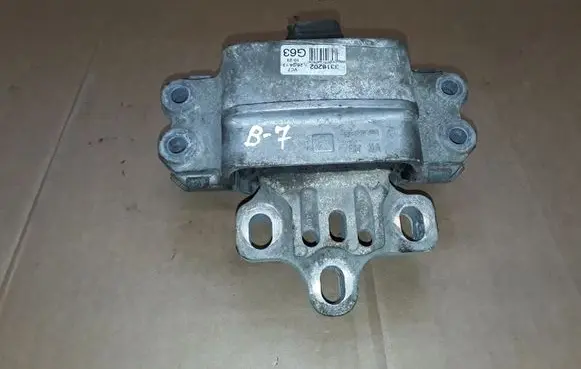 Volkswagen PASSAT B7 Engine mount bracket 1K0199555 3318202