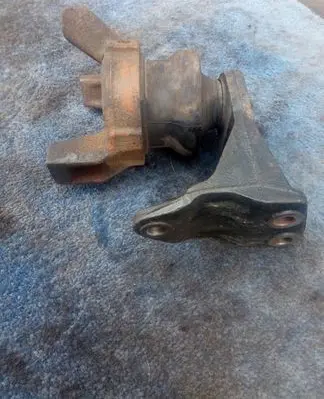 Hyundai Santa Fe Engine mount bracket