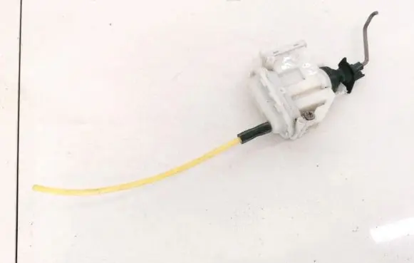 Volkswagen PASSAT B3 Central locking vacuum pump 357862153c
