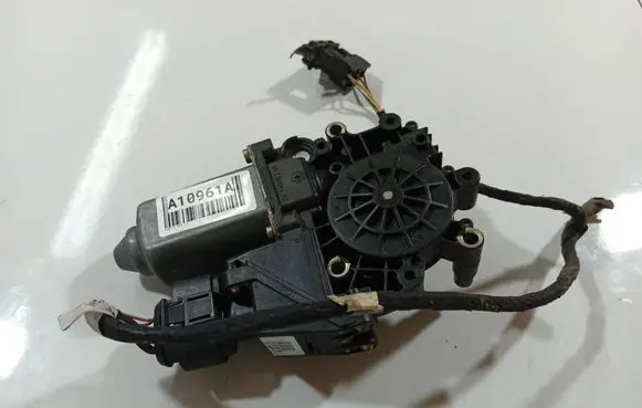 Audi A4 S4 B5 8D Rear door window regulator motor 114188113