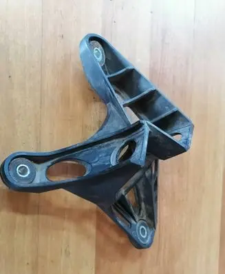 Volkswagen PASSAT B6 Gear shift cable bracket 1K0711789G