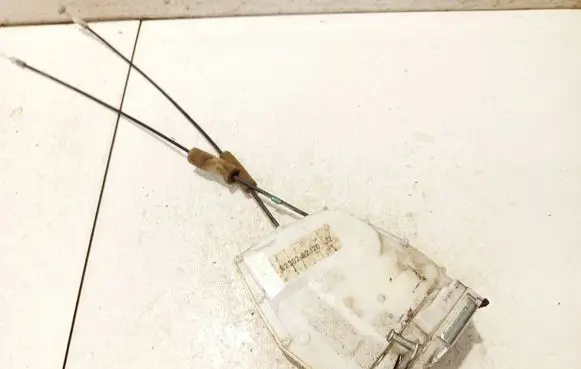 Suzuki Swift I Rear door lock