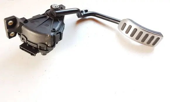 Volkswagen Phaeton Accelerator throttle pedal 3D2723503E F30017201 6PV008026