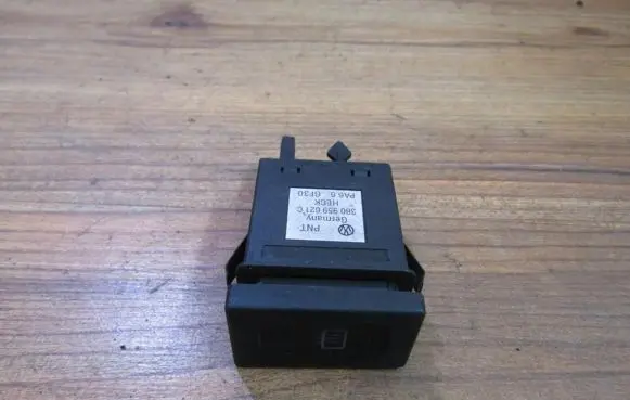 Volkswagen PASSAT B5 Windscreen/window heater switch 3B0959621C