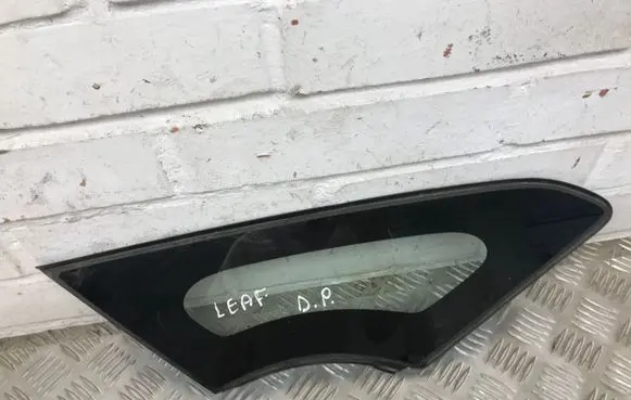 Toyota Yaris Front triangle window/glass 