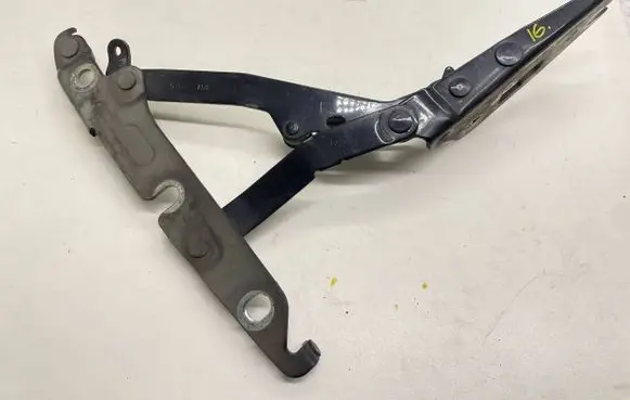 Audi A6 S6 C6 4F Tailgate/trunk/boot hinge 4F5827302A