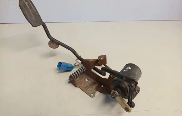 Opel Frontera B Accelerator throttle pedal 0281002296 09129107 968301726