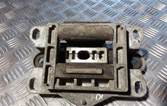 Ford Mondeo Mk III Engine mount bracket 1X437M122