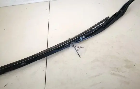 Peugeot 607 Front wiper blade arm