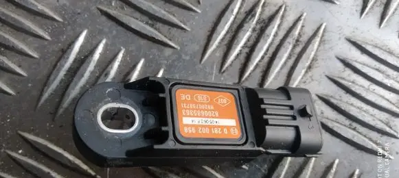 Renault Master III Air pressure sensor 0281002958 8200685363