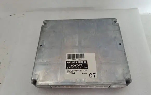 Toyota Avensis T250 Engine control unit/module MB1758008681 8966105C70