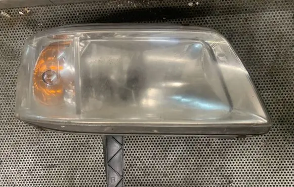 Volkswagen Transporter - Caravelle T5 Headlight/headlamp 084411168R
