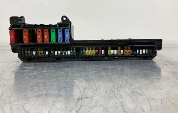 BMW 5 E60 E61 Fuse module 6957330