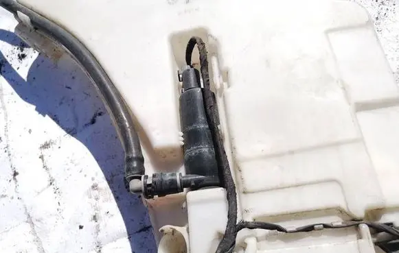 BMW 5 F10 F11 Headlight washer pump 721779202