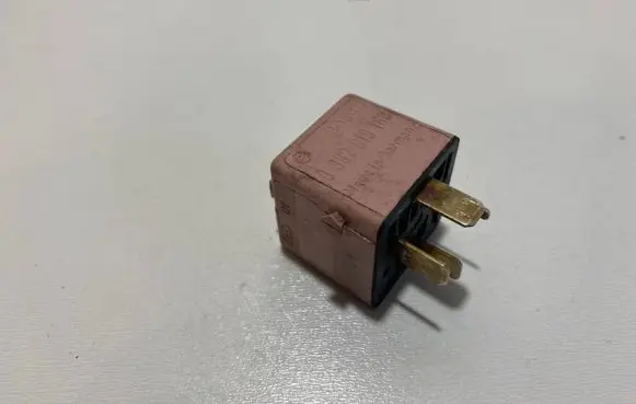 BMW 5 E39 Other relay 8365326 0332019168