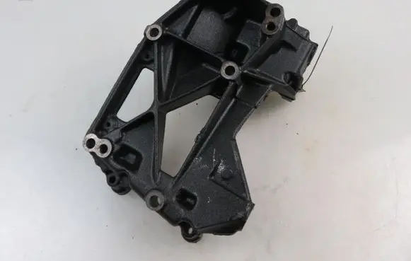 Peugeot 607 Generator/alternator bracket 