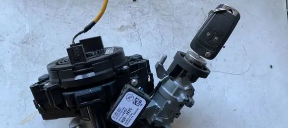 Opel Astra J Ignition lock 22011231MH 22762556
