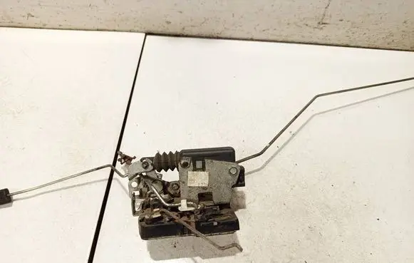 Dacia Logan I Front door lock