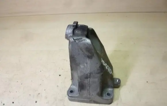 Mercedes-Benz S W221 Engine mounting bracket A6422230504 VD5784