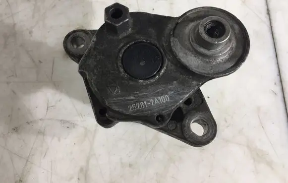 KIA Ceed Generator/alternator belt tensioner 252812A100