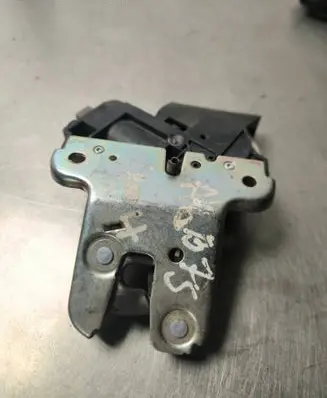 Audi A4 S4 B7 8E 8H Tailgate/trunk/boot lock/catch/latch 4F5827505D 4F5827505
