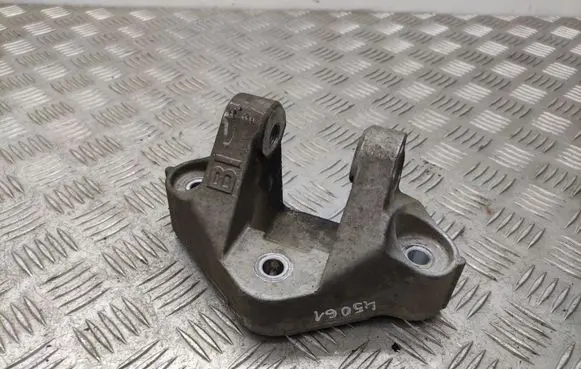 Nissan X-Trail T32 Engine mounting bracket